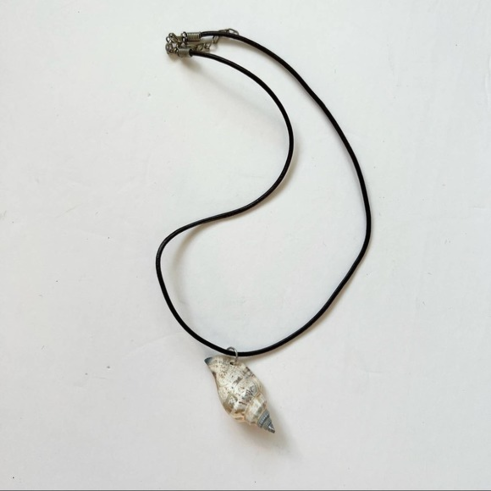 Handmade seashell necklace‎